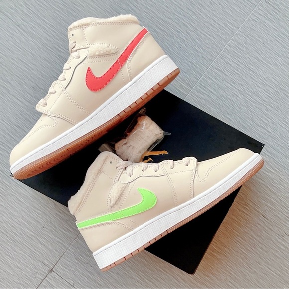 Air Jordan 1 Mid Winter ❄️⛄️Fluffy Fleece Collar - Picture 2 of 4